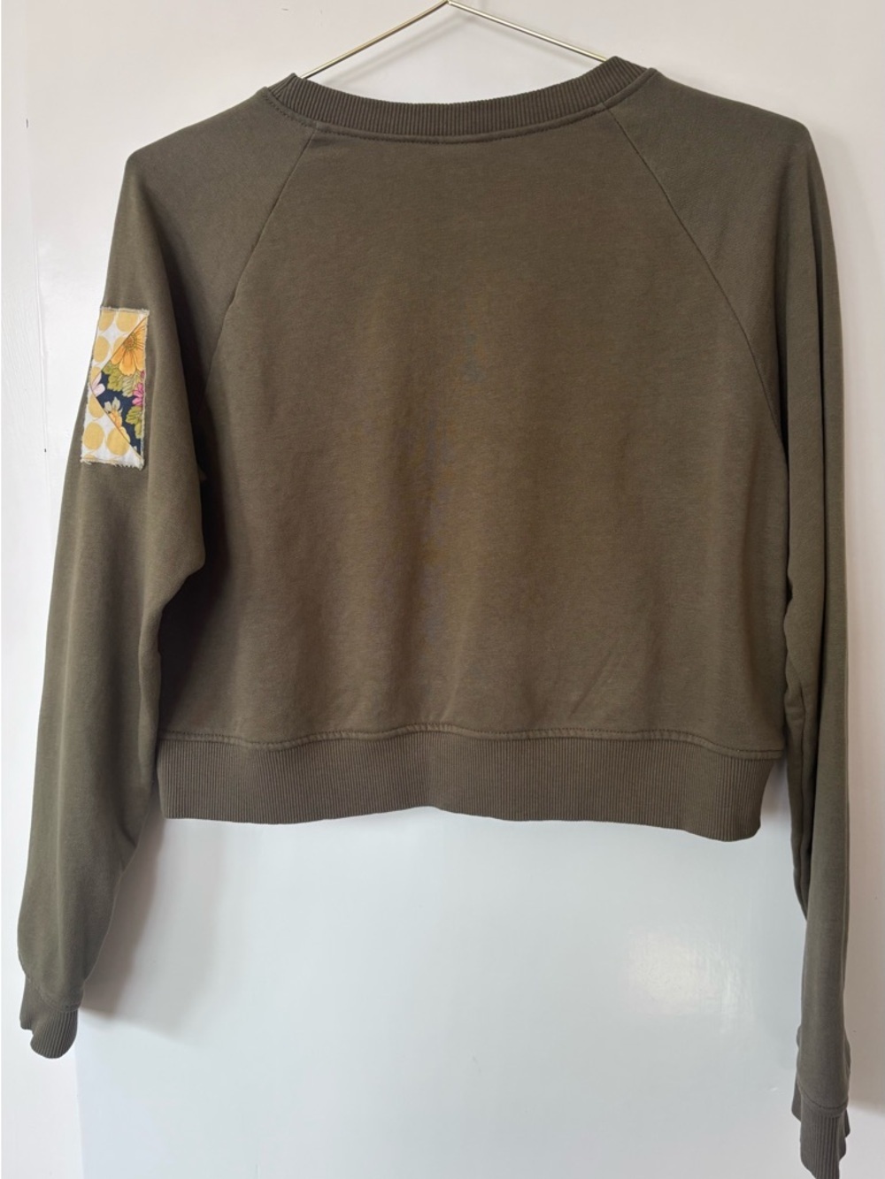 H&M| ‘Quilt Math’ Olive Green Comfy Cropped Sweatshirt w/Quilted Patches Sz S - Picture 2 of 4